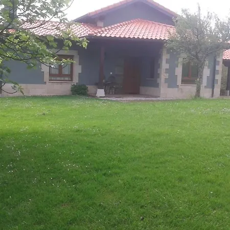 Isidro, Acogedora Cerca Del Mar Cortiguera